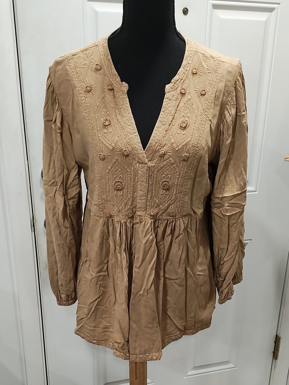 Solitaire Embroidered Peasant Tunic - Beige